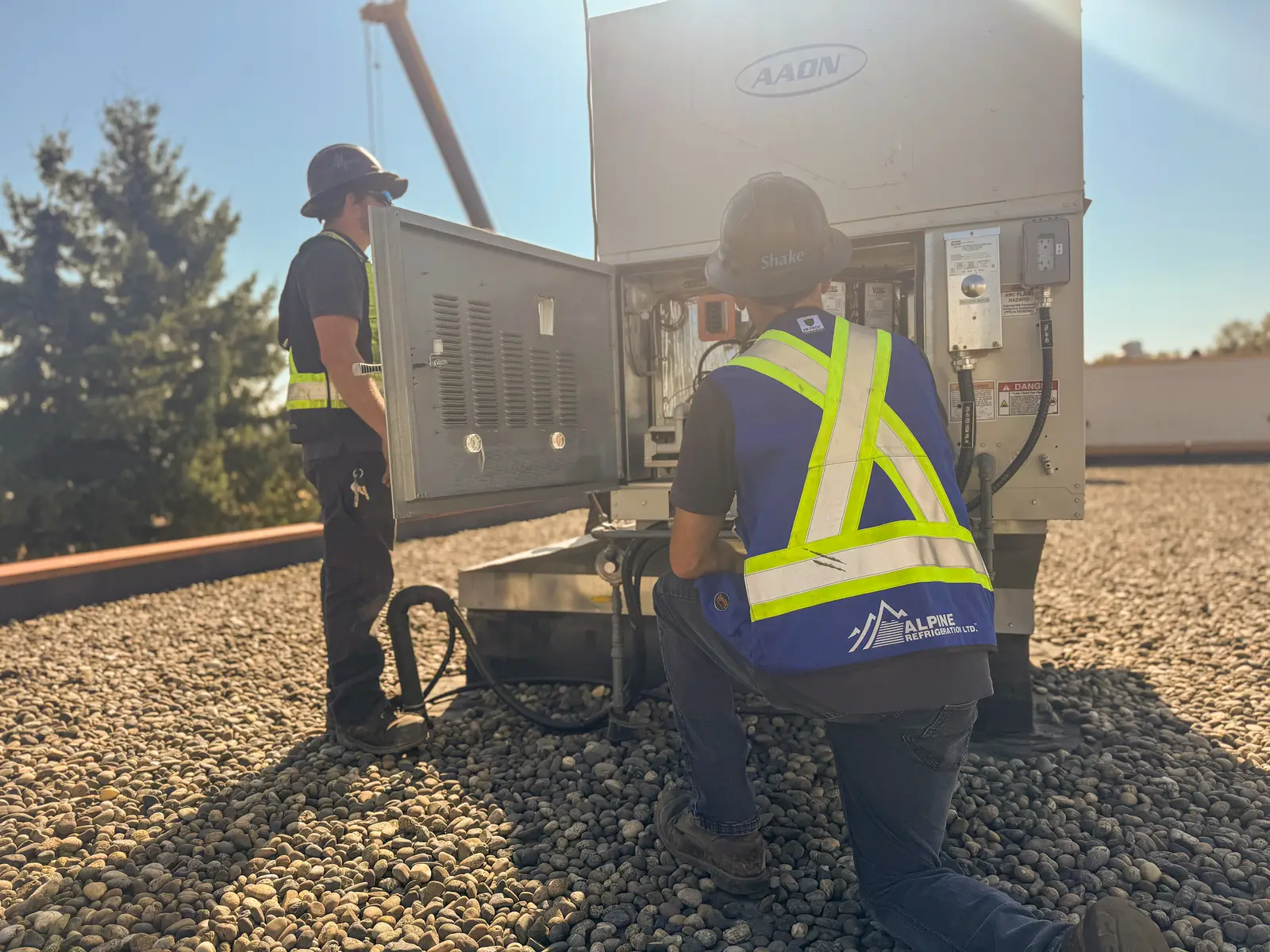 Alpine Refrigeration technicians setting a dual-fuel rooftop unit in place during the London Drugs retrofit in Mission, BC